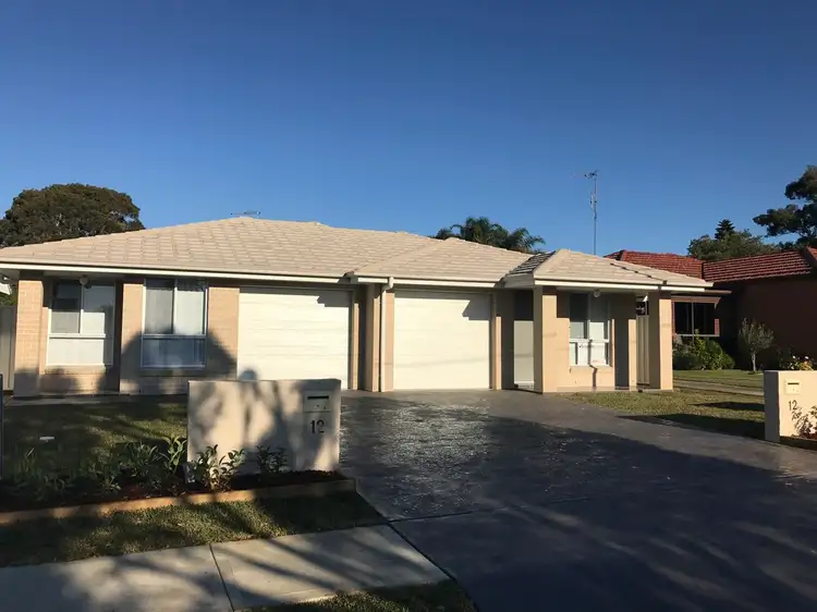 12 Oak Street