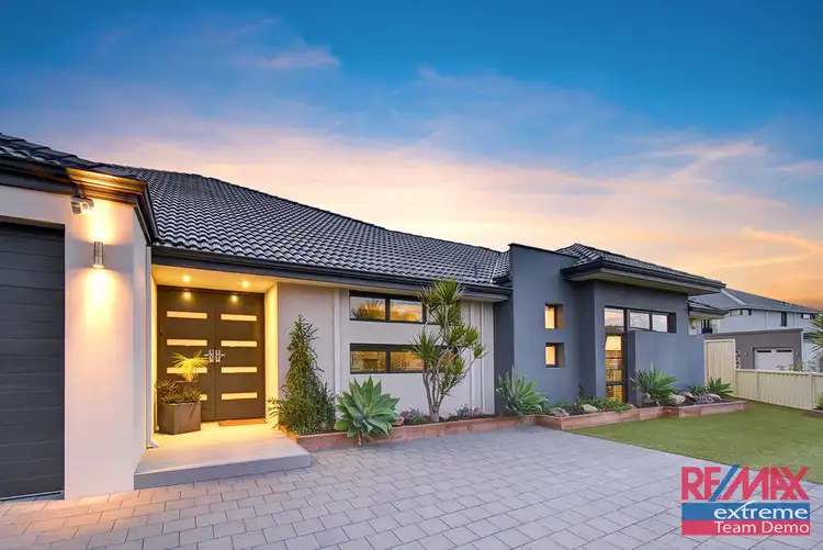 2 Loretta Fairway, Carramar WA 6031