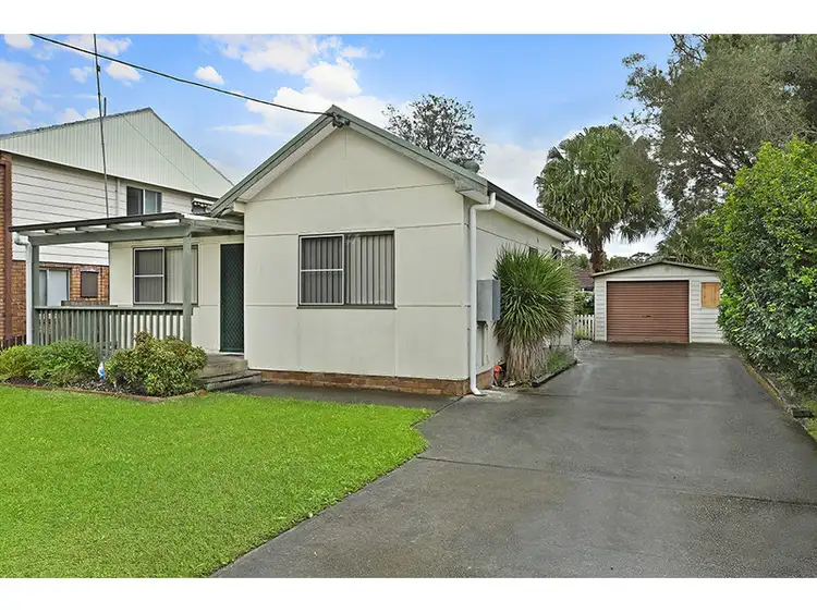 35 Windsor Road, Berkeley Vale NSW 2261