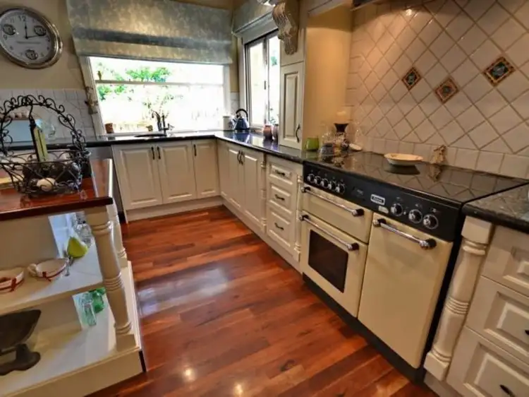 Fifth view of Homely house listing, 5 Kent Court, Mansfield VIC 3722