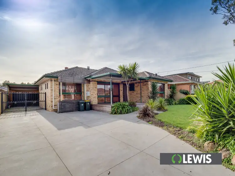 8 Sandra Avenue, Fawkner VIC 3060
