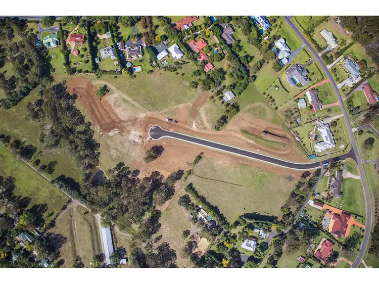 * Wirrinya Place, Grasmere NSW 2570