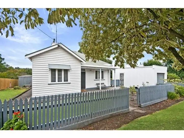 19 Carmichael Street, Hamilton VIC 3300