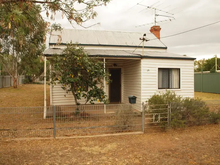 19 Grosvenor Street, Narrandera NSW 2700