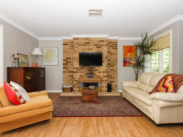 6 Pennine Way, Hamersley WA 6022