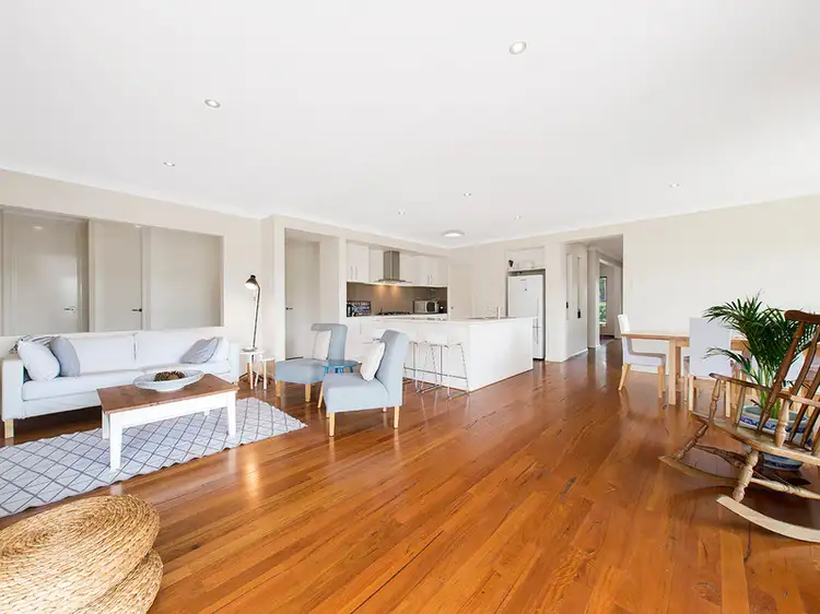 205 Gibson Crescent, Bellbowrie QLD 4070