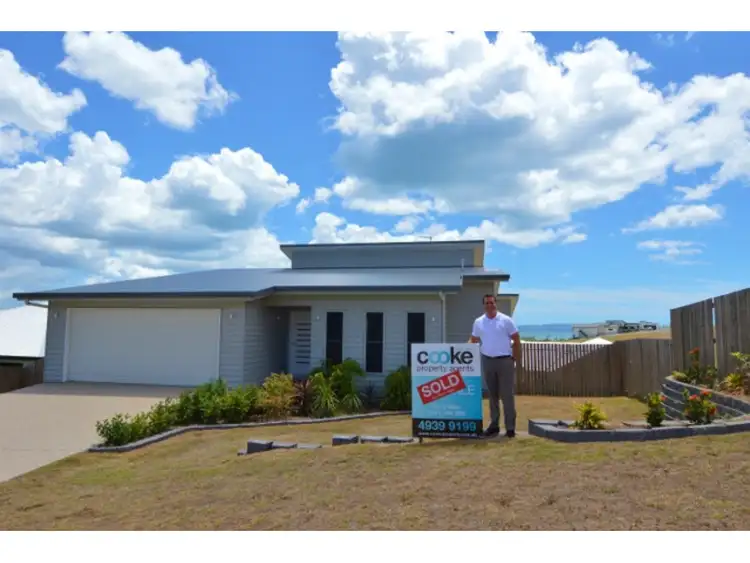 10 Ridge Avenue, Lammermoor QLD 4703