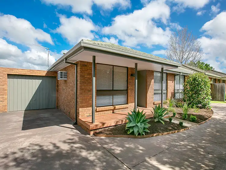 2/16 Beatty Parade, Mornington VIC 3931
