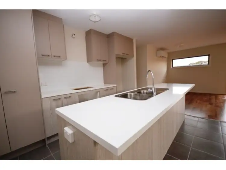 9/5 Thomas Carr Dve, Tarneit VIC 3029