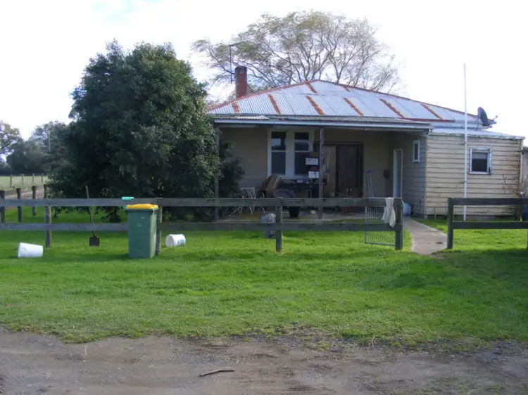 Simpson Road, Iona VIC 3815