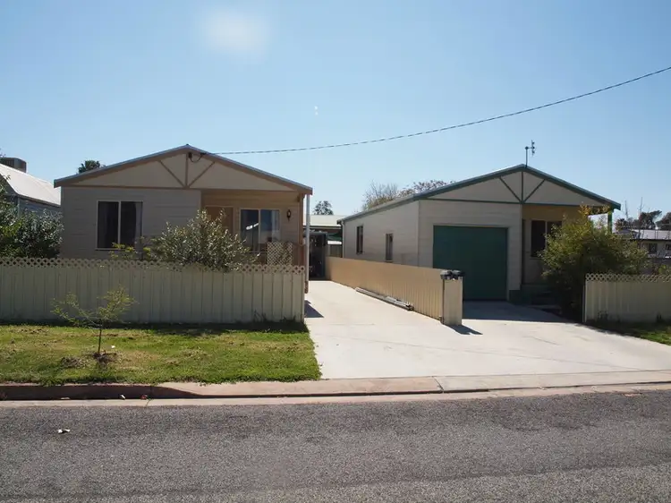 7 Crown, Narrandera NSW 2700