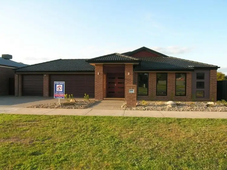 13 Stewart Street, Mansfield VIC 3722