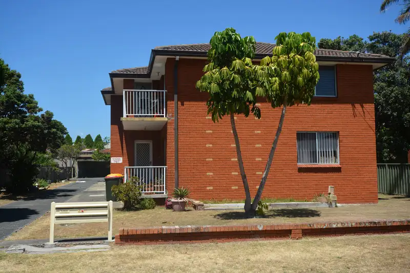 Main view of Homely apartment listing, 2/10 Peterborough Avenue, Lake Illawarra NSW 2528