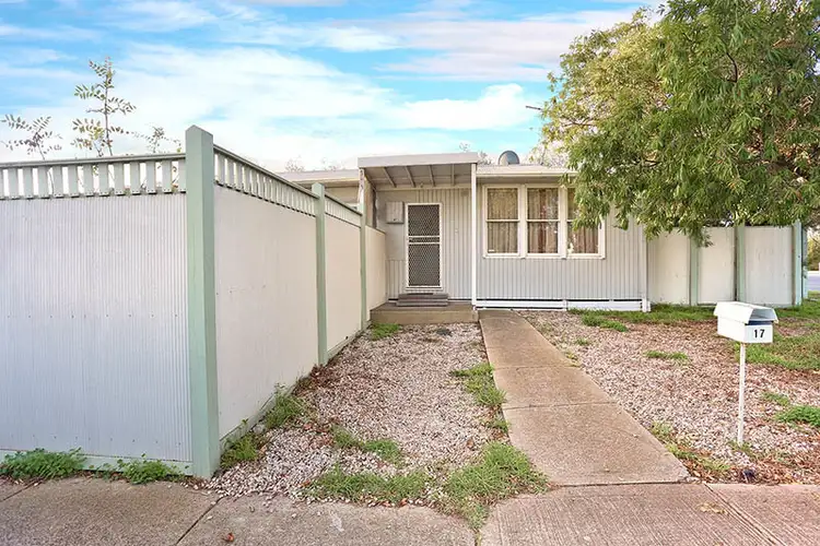 17 Hampshire Road, Sunshine VIC 3020