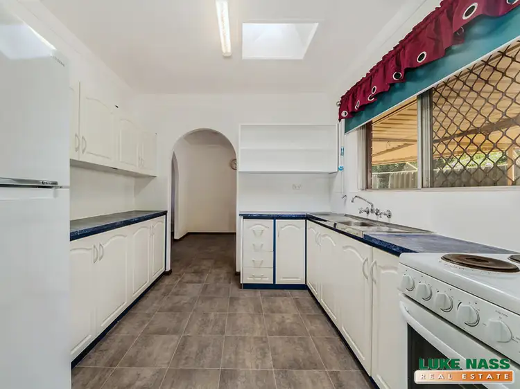 2 Slee Avenue, Kelmscott WA 6111