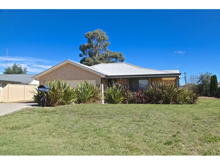 6 Willott Close, Eglinton NSW 2795