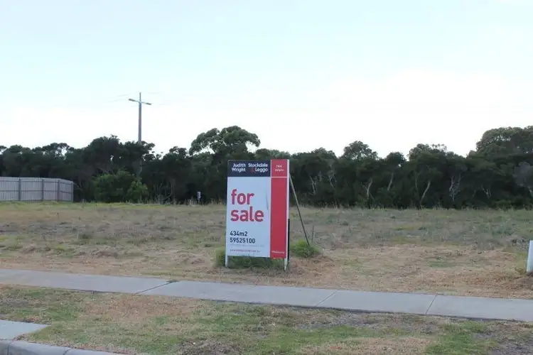 8 Cove Place, Cowes VIC 3922