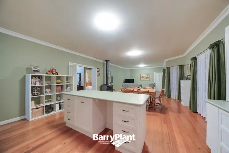 Sixth view of Homely house listing, 2 Scarlett Court, Drouin VIC 3818