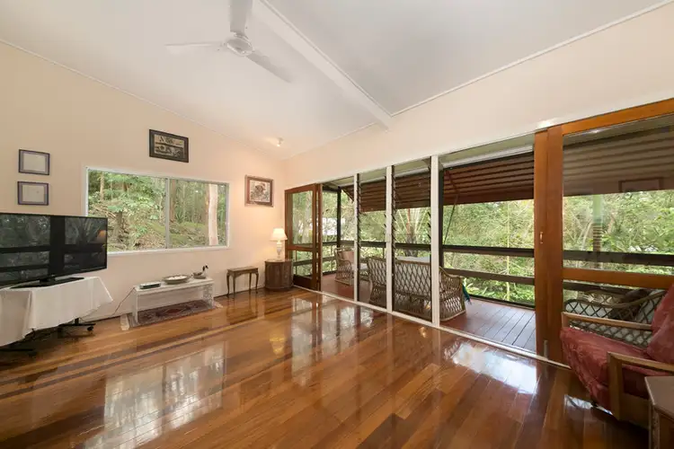 11 Aldergrove Street, Chapel Hill QLD 4069
