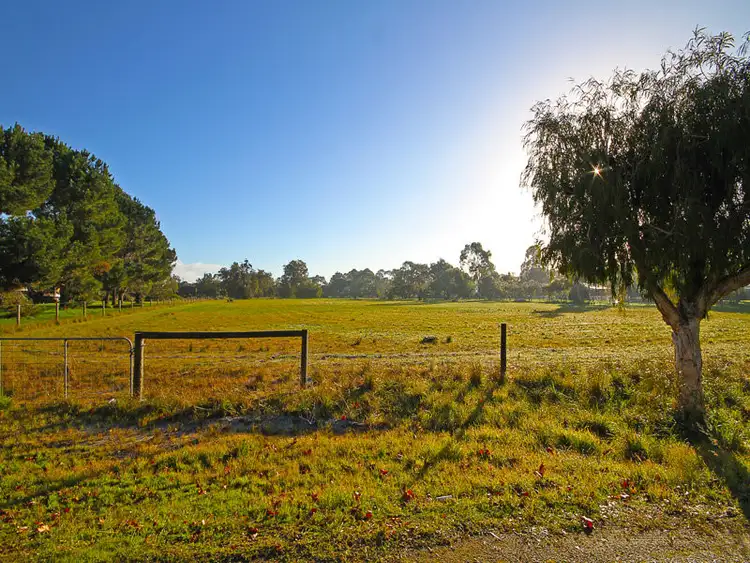 6 Petrana Place, Henley Brook WA 6055