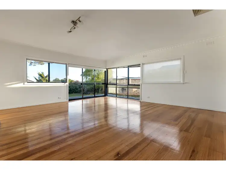 3 New Road, Oak Park VIC 3046