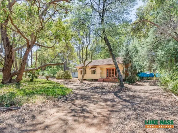 10 Palm Road, Roleystone WA 6111