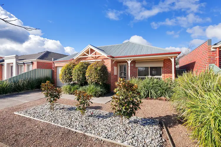 18 Somerset Avenue, Lake Gardens VIC 3355