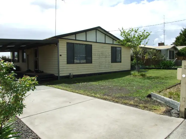 6 Ellinbank Street, Newborough VIC 3825
