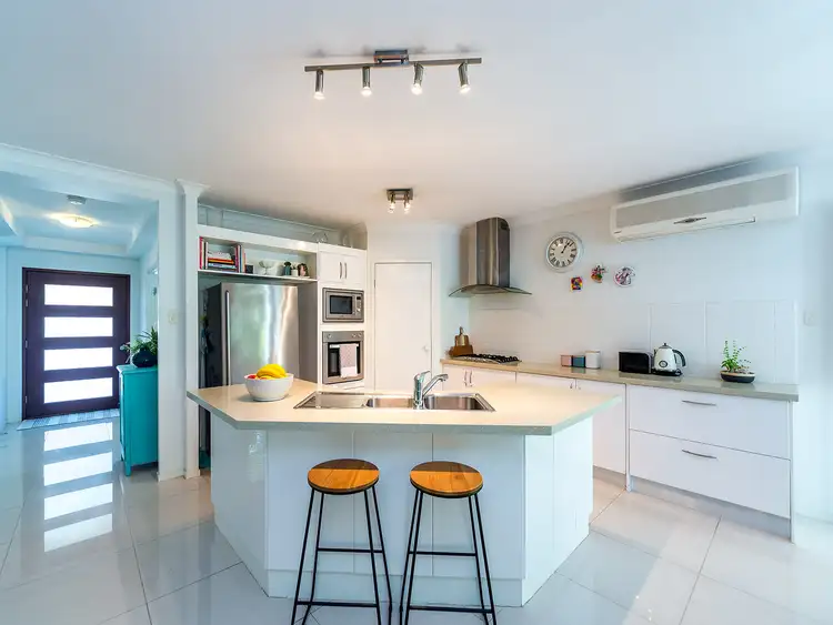 13 Lowe Court, Maudsland QLD 4210