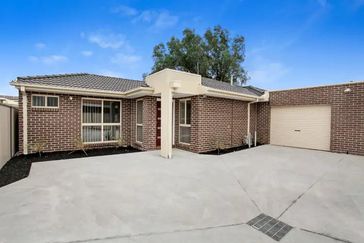 2/15 Phoenix Street, Sunshine North VIC 3020