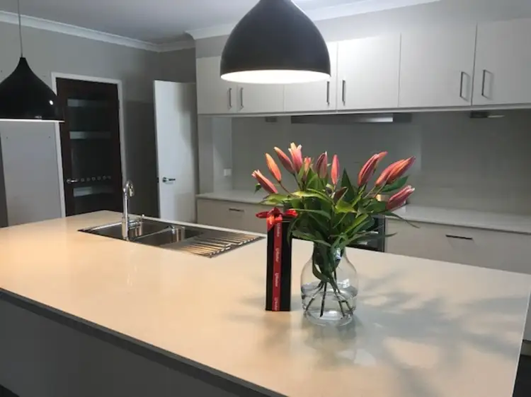 8 Wattle Crescent, Moggill QLD 4070