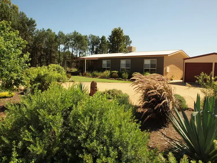 9 Karawatha Drive, Narrandera NSW 2700