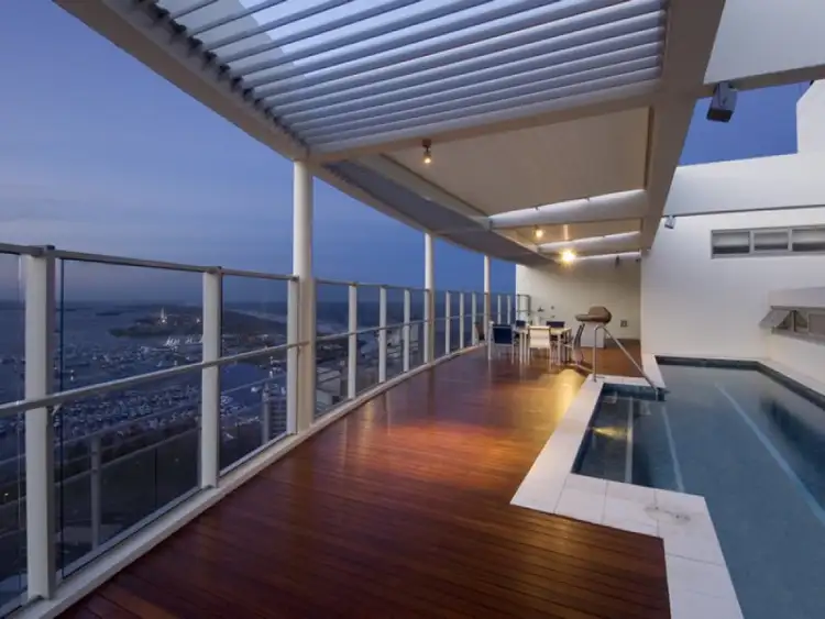 1 LENNIE Avenue, Main Beach QLD 4217