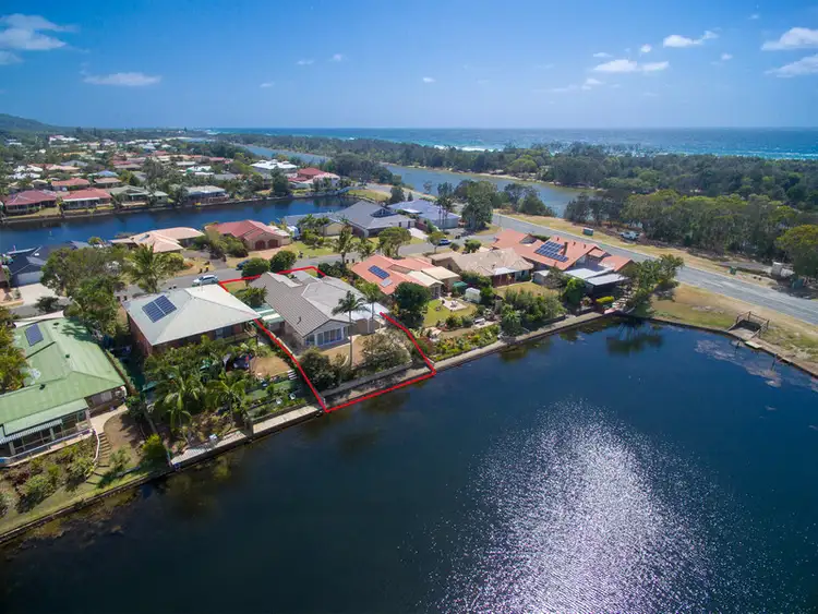 8 Edinburgh Court, Pottsville NSW 2489