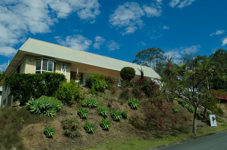6 Tamarix Street, Chapel Hill QLD 4069