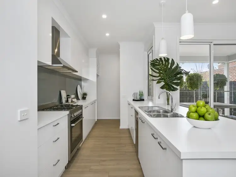Fifth view of Homely unit listing, 7b Seaview Avenue, Mornington VIC 3931