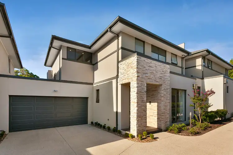 2/3 Elizabeth Street, Doncaster East VIC 3109