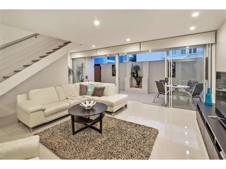 2/45 Cronin Avenue, Main Beach QLD 4217