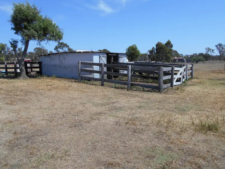 2765 Leyburn Cunningham Road, Pratten QLD 4370