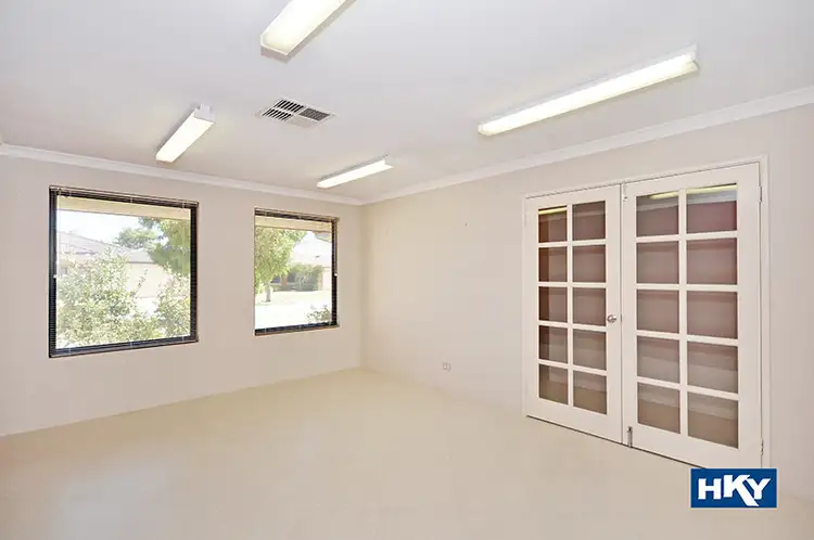 34 Fairywren Drive, Bennett Springs WA 6063