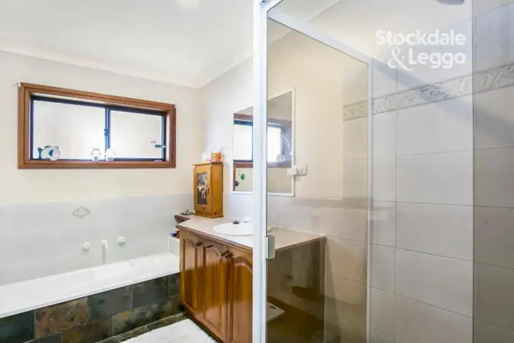 Fifth view of Homely house listing, 19 Ingleton Court, Narre Warren VIC 3805
