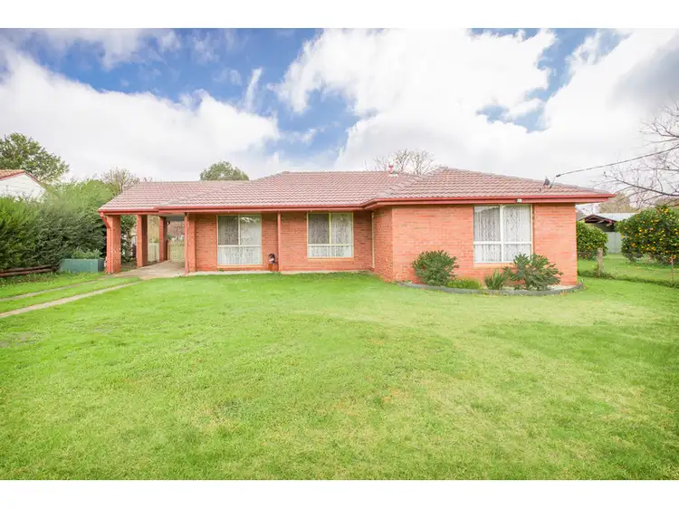 10 Hawkins Street, Howlong NSW 2643
