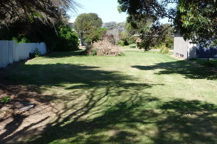 9 Newfield Street, Peterborough VIC 3270