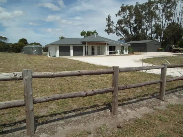 2 Knight Place, Tintinara SA 5266