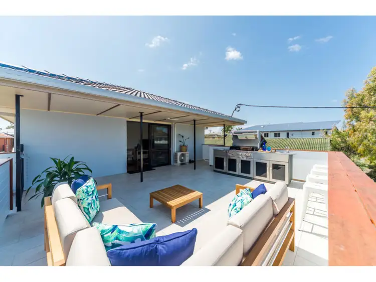 2/17 Mallard Avenue, Paradise Point QLD 4216