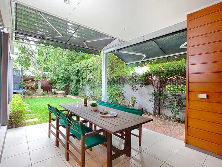 10 Hollins Crescent, New Farm QLD 4005