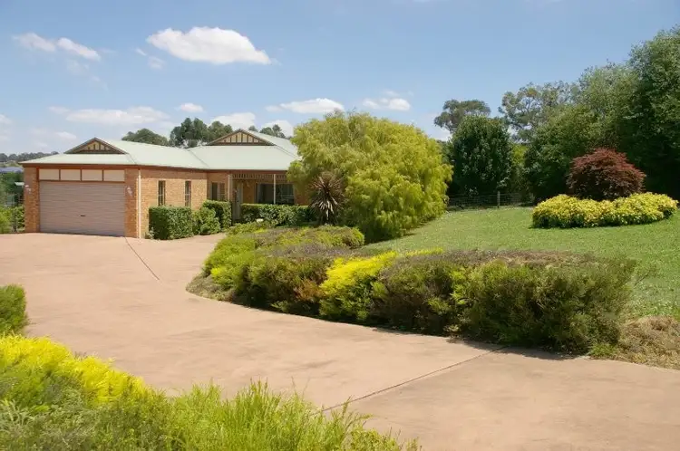 Main view of Homely house listing, 23 Robinhood Way, Drouin VIC 3818
