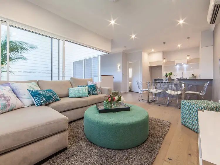 2/35 Brown, Camp Hill QLD 4152