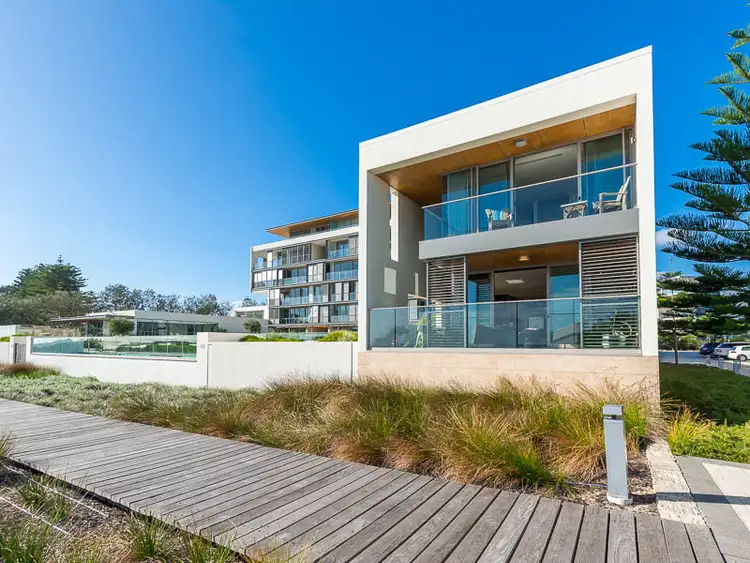 24/21 Ocean Drive, North Coogee WA 6163