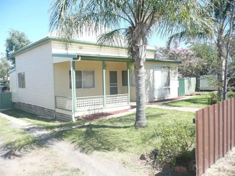 12 Adams Street, Narrandera NSW 2700